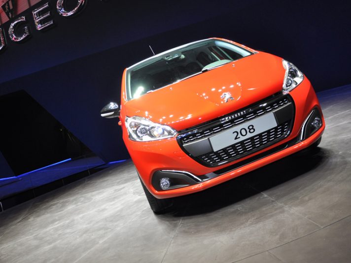Peugeot 208 restyling frontale 2 - Ginevra 2015