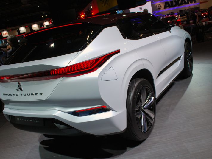  Mitsubishi GT-PHEV Concept           